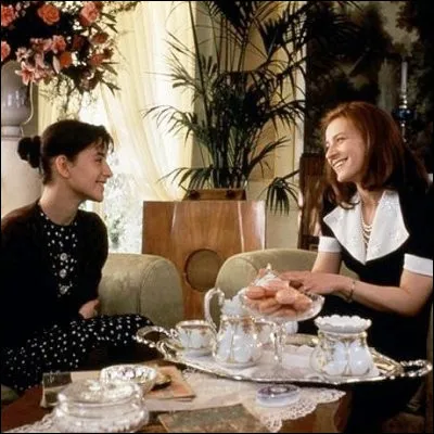 Quelle femme de lettres russe, qui a beaucoup &eacute;crit sur les Russes en exil, a publi&eacute; le roman "L�Accompagnatrice" ?