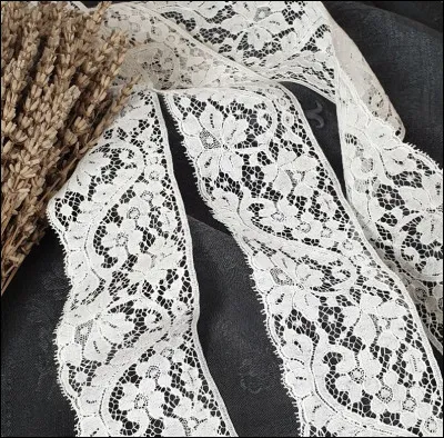 Lequel de ces éléments chimiques à une masse atomique de 74,926 ?