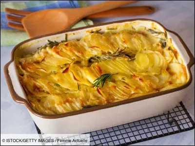 Quelle appellation convient à ce plat de pommes de terre réalisé avec des oignons, lardons ?