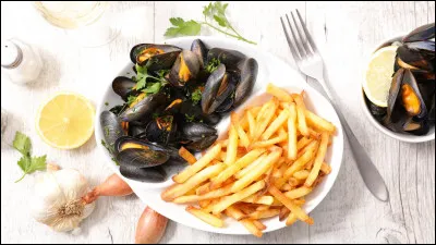 Quelles patates accompagnent traditionnellement les moules ?
