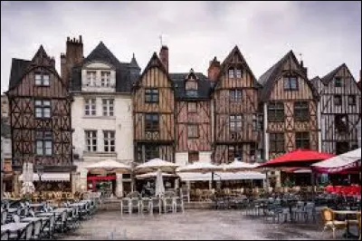 Tours : Comment sont appelés les habitants de cette ville ?