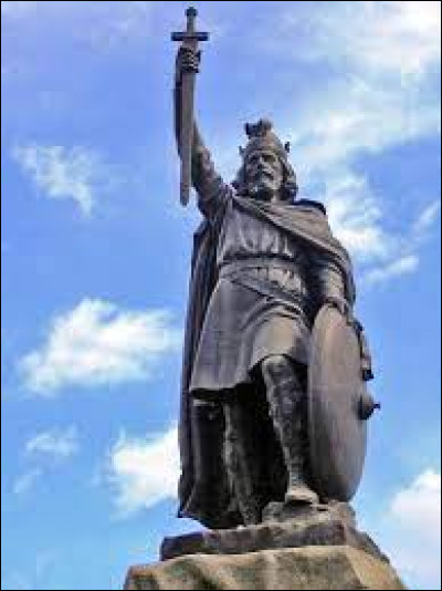 Roi du Wessex de 871 à sa mort en 899, il a combattu les Danois et préparé l'unification du royaume d'Angleterre : c'est ... le Grand