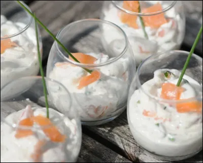Les tapas sont de circonstance : voici des verrines de saumon fumé, ricota, et aneth !
