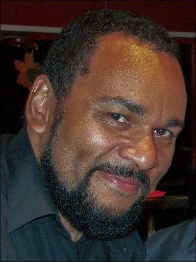 Quel est le nom de lhumoriste avec lequel Alain Soral a formé la « liste antisioniste » aux élections européennes de 2009 ?