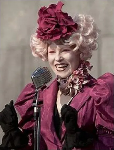 Qui tire les tributs au sort dans le district 12 ?