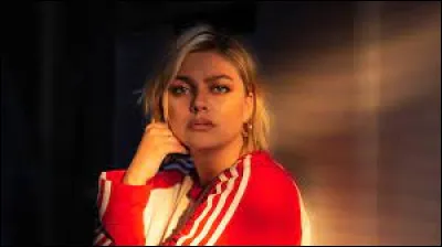 À quelle chanteuse française doit-on le tube "Secret" ?