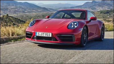 Quelle est cette marque de voiture ?