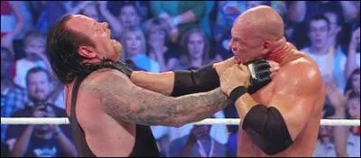 Comme vous le voyez sur cette image, qui a fait son retour et a attaqu Kane ?