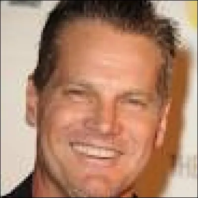 Qui interprète le rôle de Bobby ?