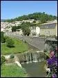 Joliment situe dans un largissement de la valle du Jabron, cette petite ville de tradition protestante, vit du tourisme, du sjour des curistes et de l'artisanat d'art (poteries).