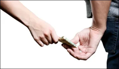 Lorsque l'on travaille de manière illégale, sans être déclaré, on peut dire que l'on travaille au...