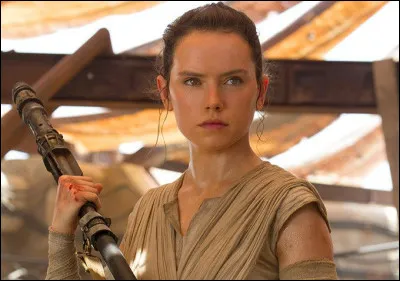 Quel personnage Daisy Ridley incarne-t-elle dans les films "Star Wars" depuis 2015 ?