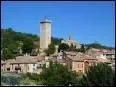 Le long des rues, de vieilles maisons romanes ou classiques ont des porches aux curieuses inscriptions et des linteaux millsims. La tour Templire avec un muse gallo-romain.