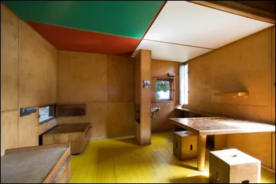 Quels étaient les trois points importants pour une habitation selon Le Corbusier ?