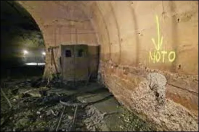 Ce 24 mars, un incendie dans le tunnel du Mont-Blanc cause la mort de 39 personnes.