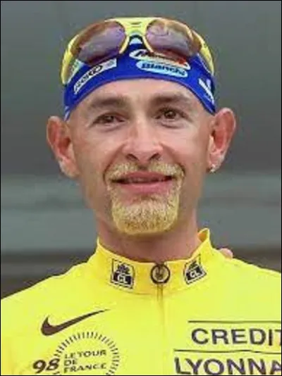 Durant ce juillet, Marco Pantani remporte son unique Tour de France.