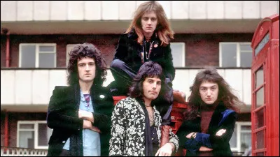 Queen : Freddie Mercury, le chanteur, s'appelait en réalité Farrokh Bulsara.