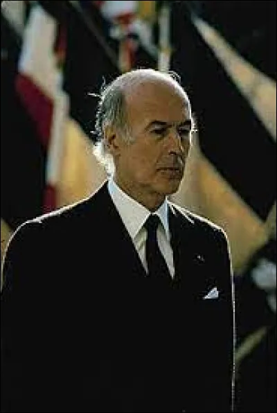 Valéry Giscard d'Estaing fut élu président de la République française.
C'était il y a :