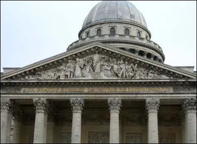 Pierre-Jean David ou David d'Angers nait en 1788 et à 18 ans part pour Paris où s'ouvre une carrière de sculpteur. Il réalise des bustes, des bas-reliefs, des frises et des monuments. En 1833, sur quel monument travaille-t-il ?