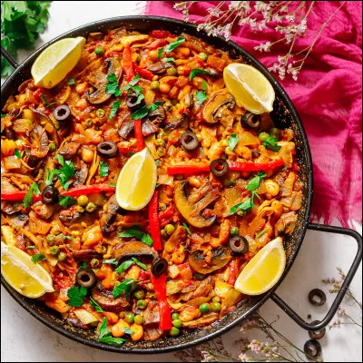 La paella est un repas typique d'Espagne.
