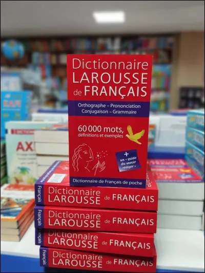 Vrai ou faux ? La première signification du mot "sporadique" est "un système optique dont la réponse est indépendante des radiations incidentes et donc de leur couleur."