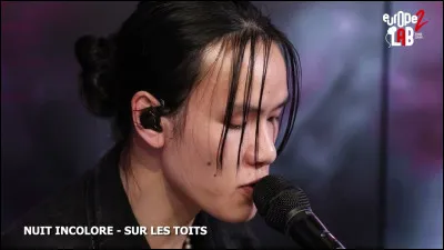 Ses parents adoptifs avaient à un magasin de musique, c'est grâce à ce magasin qu'il a voulu faire du piano, où se trouve ce magasin de musique ?