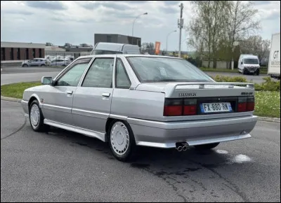Combien de chevaux la R21 Turbo a-t-elle ?