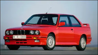 Quelle est la cylindrée de la BMW E30 ?