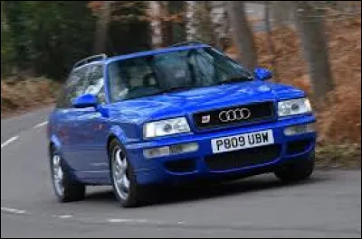 Avec quelle marque le constructeur Audi s'est-il associé pour créer son RS2 ?