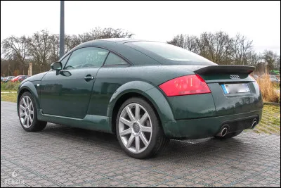 Quelle est la cylindrée du V6 de lAudi TT Mk1 ?