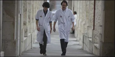 Vrai ou faux ? Il y a deux fois plus de médecins que d'infirmiers en France.