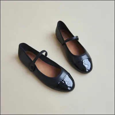 Vrai ou faux ? La création des ballerines comme chaussures de danse remonte au XXème siècle mais sa commercialisation pour un usage courant date de 2002.