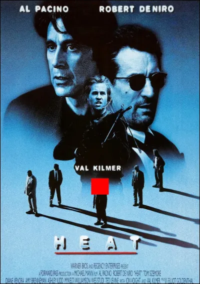 Dans quelle direction regarde l'homme dont la tête est cachée ?