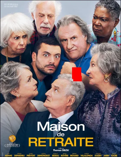 À son poignet, Gérard Depardieu a...