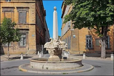 Cette belle fontaine dite des quatre dauphins se situe à...