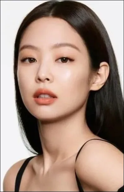 Combien mesure Jennie ?