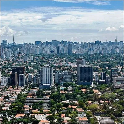Quelle ville brésilienne, ancienne capitale, est la deuxième ville la plus peuplée du pays après São Paulo ?