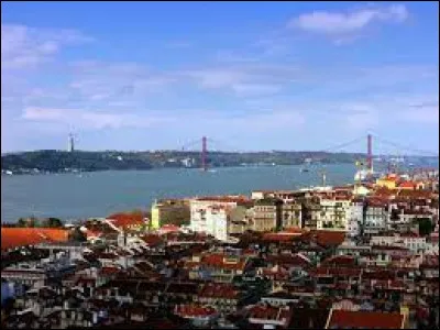 Quel fleuve voit-on ici à Lisbonne ?