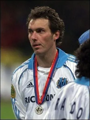 Enfin, quel tait en tant que dfenseur le surnom de Laurent Blanc ?