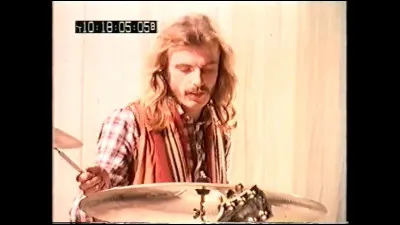 Quel est le nom de ce batteur du groupe Yes ?