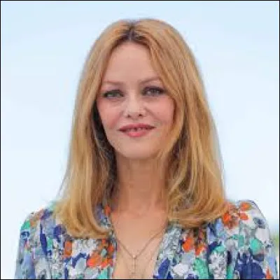 À quel âge Vanessa Paradis connait-elle son premier succès avec la chanson "Joe le taxi" ?