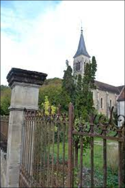 Nous démarrons notre balade en Bourgogne-Franche-Comté, à Armes. Commune de l'aire d'attraction de Clamecy, elle se situe dans le département ...