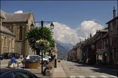 Nous sommes sur la route Napoléon, à La Mure. Ville de l'aire d'attraction Grenobloise, elle se situe dans le département ...