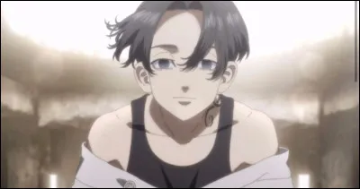 Où le frère de Mikey a-t-il trouvé le moteur de sa moto ?