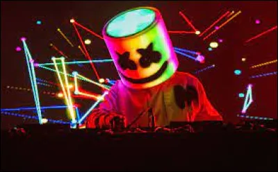 Je commence avec des sifflements, je donne mon nom au cinquième mot prononcé. Sur mon affiche, on voit de l'eau turquoise. Je suis une chanson de Marshmello et Khalid. Je me nomme...