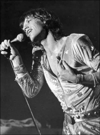 Mick Jagger a joué du saxophone dans son adolescence avant de se concentrer sur le chant.
