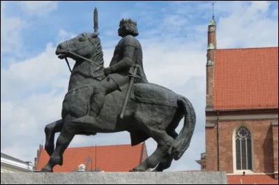 Ce prince polonais, premier souverain à être couronné roi de Pologne en 1025, c'est Bolesław Chrobry, c'est à dire le ...