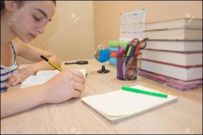 (Attention, ce n'est pas une question d'argent). Est-ce que tous les pays du monde ou la société autorisent les jeunes filles à aller à l'école ?