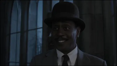 Comment s'appelle la secrétaire de M. Poe ?