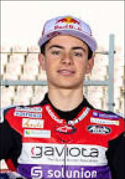 La course Moto3 fut, comme à son habitude, pleine de bagarres. On a assisté à la cinquième victoire de David Alonso, suivi de Daniel Holgado et dun inattendu , parti 18e.